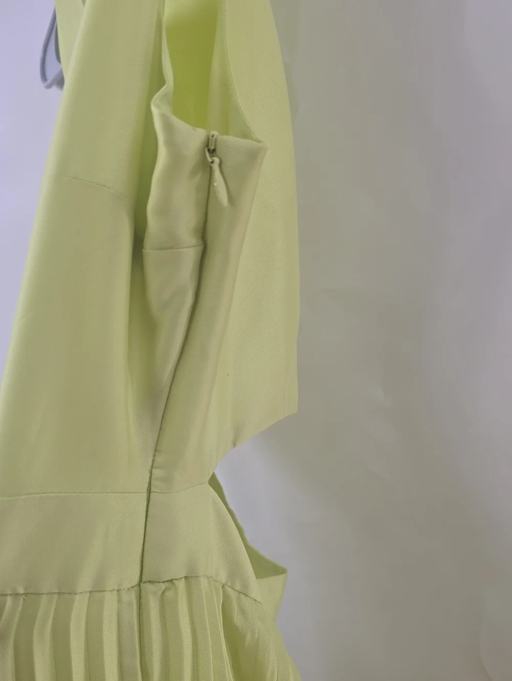 Banana Republic Sleeveless Pleated Midi Dress in Lime